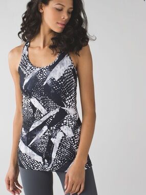 EUC - Lululemon - Cool Racerback tank - fun black & white pattern